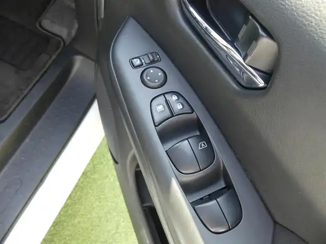 日産 セレナ e－パワー ハイウェイスター V 千葉県 2020(令2)年 5.4万km ブリリアントホワイトパール エマージェンシーブレーキ/プロパイロット/インテリジェントクルーズコントロール/ハンズフリー両側パワースライドドア/純正SDナビ/地デジTV/【BD/DVD/CD再生機能　Bluetooth接続】/アラウンドビューモニター/ドライブレコーダー/ETC/LEDヘッドライト/フォグライト/ウインカーミラー/コーナーセンサー/純正16インチアルミホイル/サイド/カーテンエアバッグ/インテリジェントキー