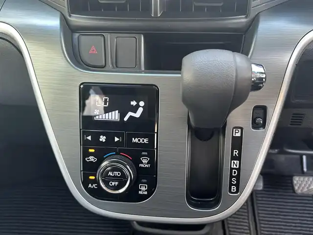 ダイハツ ムーヴ カスタム X SAⅡ 滋賀県 2015(平27)年 2.7万km メテオライトグレーイリュージョナルP (株)IDOMが運営する【じしゃロン草津店】の自社ローン専用車両になりますこちらは現金またはオートローンご利用時の価格です。自社ローンご希望の方は別途その旨お申付け下さい/社外SDナビ(AVIC-RZ06)/フルセグテレビ/バックカメラ/スマートアシスト/横滑り防止装置/コーナーセンサー/シートカバー/LEDヘッドライト/オートライト/ウィンカーミラー/ETC