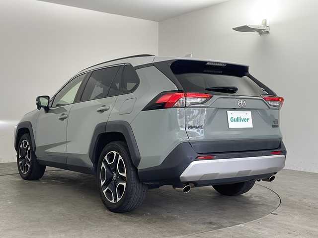 トヨタ ＲＡＶ４ アドベンチャー 兵庫県 2020(令2)年 5万km アッシュグレーメタリック/アーバンカーキ ・純正ディーラーSDナビ&Bluetoothオーディオ&TV&CD/DVD再生&SDミュージックサーバー/・バックカメラ/・ビルドインETC/・パワーバックドア/・寒冷地仕様/・運転席パワーシート/・合皮シート/・前席シートヒーター/・前席エアーシート/・ルーフレール/・置くだけ充電/・純正19インチアルミホイール/・トヨタセーフティセンス/・プリクラッシュセーフティ/・レーンディパーチャーアラート/・レーダークルーズコントロール/・前後コーナーセンサー/・オートライトオートマチックハイビーム/・LEDヘッドライト/・ダウンヒルアシストコントロール/・ステアリングヒーター/・カーテンエアバック/・フロントワイパーデアイサー/・デジタルインナーミラー/・オートブレーキホールド