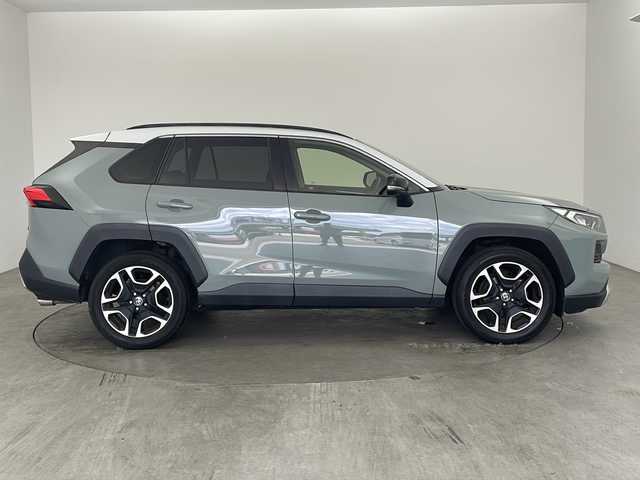 トヨタ ＲＡＶ４ アドベンチャー 兵庫県 2020(令2)年 5万km アッシュグレーメタリック/アーバンカーキ ・純正ディーラーSDナビ&Bluetoothオーディオ&TV&CD/DVD再生&SDミュージックサーバー/・バックカメラ/・ビルドインETC/・パワーバックドア/・寒冷地仕様/・運転席パワーシート/・合皮シート/・前席シートヒーター/・前席エアーシート/・ルーフレール/・置くだけ充電/・純正19インチアルミホイール/・トヨタセーフティセンス/・プリクラッシュセーフティ/・レーンディパーチャーアラート/・レーダークルーズコントロール/・前後コーナーセンサー/・オートライトオートマチックハイビーム/・LEDヘッドライト/・ダウンヒルアシストコントロール/・ステアリングヒーター/・カーテンエアバック/・フロントワイパーデアイサー/・デジタルインナーミラー/・オートブレーキホールド