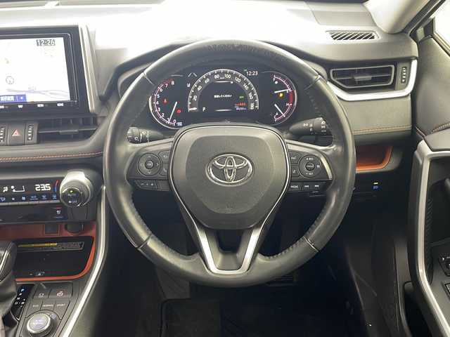 トヨタ ＲＡＶ４ アドベンチャー 兵庫県 2020(令2)年 5万km アッシュグレーメタリック/アーバンカーキ ・純正ディーラーSDナビ&Bluetoothオーディオ&TV&CD/DVD再生&SDミュージックサーバー/・バックカメラ/・ビルドインETC/・パワーバックドア/・寒冷地仕様/・運転席パワーシート/・合皮シート/・前席シートヒーター/・前席エアーシート/・ルーフレール/・置くだけ充電/・純正19インチアルミホイール/・トヨタセーフティセンス/・プリクラッシュセーフティ/・レーンディパーチャーアラート/・レーダークルーズコントロール/・前後コーナーセンサー/・オートライトオートマチックハイビーム/・LEDヘッドライト/・ダウンヒルアシストコントロール/・ステアリングヒーター/・カーテンエアバック/・フロントワイパーデアイサー/・デジタルインナーミラー/・オートブレーキホールド