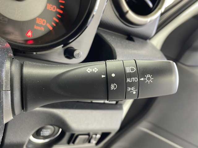 スズキ ジムニー シエラ JC 福井県 2023(令5)年 1.3万km ピュアホワイトP 純正ナビ（フルセグＴＶ/Bluetooth/CD/DVD）　/純正アルミホイール/スズキセーフティサポート/シートヒーター　/クルーズコントロール　/衝突軽減ブレーキ　/レーンキープ　/ヒルディセントコントロール　/ＬＥＤオートライト/ウインカーミラー/ドライブレコーダー　/ETC/スマートキー/スペアキー