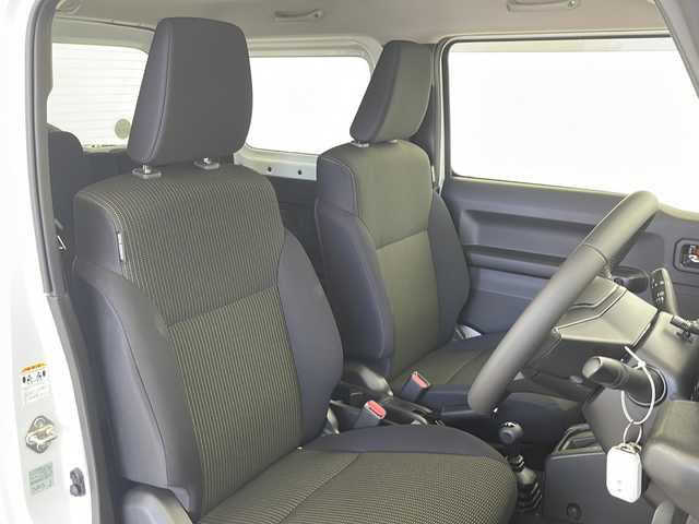 スズキ ジムニー シエラ JC 福井県 2023(令5)年 1.3万km ピュアホワイトP 純正ナビ（フルセグＴＶ/Bluetooth/CD/DVD）　/純正アルミホイール/スズキセーフティサポート/シートヒーター　/クルーズコントロール　/衝突軽減ブレーキ　/レーンキープ　/ヒルディセントコントロール　/ＬＥＤオートライト/ウインカーミラー/ドライブレコーダー　/ETC/スマートキー/スペアキー
