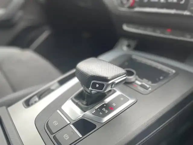 アウディ Ｑ５ 40TDIクワトロ スポーツ 栃木県 2019(平31)年 3.7万km グレイシアホワイトメタリック Slineパッケージ/・Slineバンパー/・ドアシルトリムSlineロゴ　/・Slineエクステリアロゴ/・スポーツサスペンション/・アルミホイール５ツインスポークスターデザイン８Ｊ×１９/・アルカンターラ／レザーSlineロゴ/・ヘッドライニングブラック/・マルチカラーアンビエントライティング/・デコラティブパネル　マットブラッシュトアルミニウム　/・Slineステアリングホイールエンブレム/・ステンレススチールフットペダル/アシスタンスパッケージ/・ＬＥＤヘッドライト　/・ＬＥＤリヤコンビネーションライト/　（ダイナミックターンインディケーター）/・アウディプレセンスリヤ/・アウディサイドアシスト/・バーチャルコックピット/マトリクスLEDヘッドライトパッケージ/・マトリクスＬＥＤヘッドライト/　（ダイナミックターンインディケーター）/・ヘッドライトウォッシャー/ーーー/フルセグTV/サラウンドビューカメラ/ETC/ハーフレザー /パワーシート /シートヒーター /パワーバックドア/パーキングエイド /ACC
