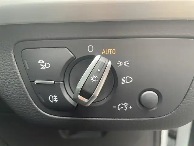 アウディ Ｑ５ 40TDIクワトロ スポーツ 栃木県 2019(平31)年 3.7万km グレイシアホワイトメタリック Slineパッケージ/・Slineバンパー/・ドアシルトリムSlineロゴ　/・Slineエクステリアロゴ/・スポーツサスペンション/・アルミホイール５ツインスポークスターデザイン８Ｊ×１９/・アルカンターラ／レザーSlineロゴ/・ヘッドライニングブラック/・マルチカラーアンビエントライティング/・デコラティブパネル　マットブラッシュトアルミニウム　/・Slineステアリングホイールエンブレム/・ステンレススチールフットペダル/アシスタンスパッケージ/・ＬＥＤヘッドライト　/・ＬＥＤリヤコンビネーションライト/　（ダイナミックターンインディケーター）/・アウディプレセンスリヤ/・アウディサイドアシスト/・バーチャルコックピット/マトリクスLEDヘッドライトパッケージ/・マトリクスＬＥＤヘッドライト/　（ダイナミックターンインディケーター）/・ヘッドライトウォッシャー/ーーー/フルセグTV/サラウンドビューカメラ/ETC/ハーフレザー /パワーシート /シートヒーター /パワーバックドア/パーキングエイド /ACC