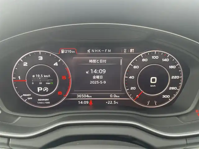 アウディ Ｑ５ 40TDIクワトロ スポーツ 栃木県 2019(平31)年 3.7万km グレイシアホワイトメタリック Slineパッケージ/・Slineバンパー/・ドアシルトリムSlineロゴ　/・Slineエクステリアロゴ/・スポーツサスペンション/・アルミホイール５ツインスポークスターデザイン８Ｊ×１９/・アルカンターラ／レザーSlineロゴ/・ヘッドライニングブラック/・マルチカラーアンビエントライティング/・デコラティブパネル　マットブラッシュトアルミニウム　/・Slineステアリングホイールエンブレム/・ステンレススチールフットペダル/アシスタンスパッケージ/・ＬＥＤヘッドライト　/・ＬＥＤリヤコンビネーションライト/　（ダイナミックターンインディケーター）/・アウディプレセンスリヤ/・アウディサイドアシスト/・バーチャルコックピット/マトリクスLEDヘッドライトパッケージ/・マトリクスＬＥＤヘッドライト/　（ダイナミックターンインディケーター）/・ヘッドライトウォッシャー/ーーー/フルセグTV/サラウンドビューカメラ/ETC/ハーフレザー /パワーシート /シートヒーター /パワーバックドア/パーキングエイド /ACC