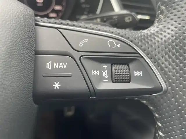 アウディ Ｑ５ 40TDIクワトロ スポーツ 栃木県 2019(平31)年 3.7万km グレイシアホワイトメタリック Slineパッケージ/・Slineバンパー/・ドアシルトリムSlineロゴ　/・Slineエクステリアロゴ/・スポーツサスペンション/・アルミホイール５ツインスポークスターデザイン８Ｊ×１９/・アルカンターラ／レザーSlineロゴ/・ヘッドライニングブラック/・マルチカラーアンビエントライティング/・デコラティブパネル　マットブラッシュトアルミニウム　/・Slineステアリングホイールエンブレム/・ステンレススチールフットペダル/アシスタンスパッケージ/・ＬＥＤヘッドライト　/・ＬＥＤリヤコンビネーションライト/　（ダイナミックターンインディケーター）/・アウディプレセンスリヤ/・アウディサイドアシスト/・バーチャルコックピット/マトリクスLEDヘッドライトパッケージ/・マトリクスＬＥＤヘッドライト/　（ダイナミックターンインディケーター）/・ヘッドライトウォッシャー/ーーー/フルセグTV/サラウンドビューカメラ/ETC/ハーフレザー /パワーシート /シートヒーター /パワーバックドア/パーキングエイド /ACC