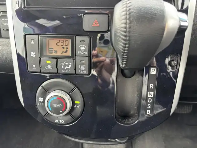 ダイハツ タント カスタムRS トップED LTD SAⅢ 福岡県 2018(平30)年 4万km パールホワイトⅢ 純正8型ナビ(BT/CD/DVD)/フルセグTV/パワースライドドア(両側)/パノラマモニター/ビルトインETC/コーナーセンサー/スマートアシスト3/・衝突回避支援ブレーキ機能/・衝突警報機能(対車両/歩行者)/・車線逸脱警報機能/・誤発進抑制制御機能/・先行車発進お知らせ機能/・オートハイビーム/ターボ/LEDヘッドランプ/本革巻きステアリング/ステアリングスイッチ/合皮/ファブリックコンビシート/運転席シートヒーター/純正15インチアルミホイール/スマートキー/プッシュボタンスタート/禁煙車