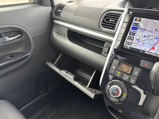 ダイハツ タント カスタムRS トップED LTD SAⅢ 福岡県 2018(平30)年 4万km パールホワイトⅢ 純正8型ナビ(BT/CD/DVD)/フルセグTV/パワースライドドア(両側)/パノラマモニター/ビルトインETC/コーナーセンサー/スマートアシスト3/・衝突回避支援ブレーキ機能/・衝突警報機能(対車両/歩行者)/・車線逸脱警報機能/・誤発進抑制制御機能/・先行車発進お知らせ機能/・オートハイビーム/ターボ/LEDヘッドランプ/本革巻きステアリング/ステアリングスイッチ/合皮/ファブリックコンビシート/運転席シートヒーター/純正15インチアルミホイール/スマートキー/プッシュボタンスタート/禁煙車