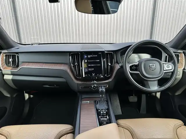 ボルボ ＸＣ６０ T5 AWD インスクリプション 福島県 2018(平30)年 3.3万km ルミナスサンドメタリック harman/kardonサウンド/茶レザーシート/メモリ付パワーシート/全席シートヒーター/シートベンチレーション/ステアリングヒーター/ヘッドアップディスプレイ/純正メモリナビ/CarPlay/360°ビューカメラ/フルセグTV/アダプティブクルーズコントロール/ブラインドスポットモニター/レーンキーピングエイド/パワーバックドア/オートホールド/純正19インチAW/前ドラレコ/LEDオート/取扱説明書/保証書/スペアキー