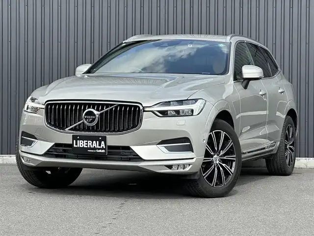 ボルボ ＸＣ６０ T5 AWD インスクリプション 福島県 2018(平30)年 3.3万km ルミナスサンドメタリック harman/kardonサウンド/茶レザーシート/メモリ付パワーシート/全席シートヒーター/シートベンチレーション/ステアリングヒーター/ヘッドアップディスプレイ/純正メモリナビ/CarPlay/360°ビューカメラ/フルセグTV/アダプティブクルーズコントロール/ブラインドスポットモニター/レーンキーピングエイド/パワーバックドア/オートホールド/純正19インチAW/前ドラレコ/LEDオート/取扱説明書/保証書/スペアキー