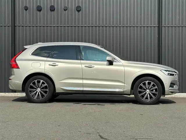 ボルボ ＸＣ６０ T5 AWD インスクリプション 福島県 2018(平30)年 3.3万km ルミナスサンドメタリック harman/kardonサウンド/茶レザーシート/メモリ付パワーシート/全席シートヒーター/シートベンチレーション/ステアリングヒーター/ヘッドアップディスプレイ/純正メモリナビ/CarPlay/360°ビューカメラ/フルセグTV/アダプティブクルーズコントロール/ブラインドスポットモニター/レーンキーピングエイド/パワーバックドア/オートホールド/純正19インチAW/前ドラレコ/LEDオート/取扱説明書/保証書/スペアキー