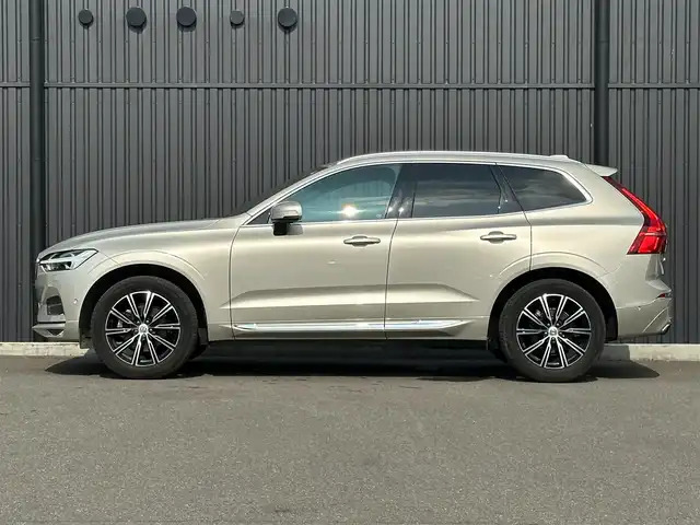 ボルボ ＸＣ６０ T5 AWD インスクリプション 福島県 2018(平30)年 3.3万km ルミナスサンドメタリック harman/kardonサウンド/茶レザーシート/メモリ付パワーシート/全席シートヒーター/シートベンチレーション/ステアリングヒーター/ヘッドアップディスプレイ/純正メモリナビ/CarPlay/360°ビューカメラ/フルセグTV/アダプティブクルーズコントロール/ブラインドスポットモニター/レーンキーピングエイド/パワーバックドア/オートホールド/純正19インチAW/前ドラレコ/LEDオート/取扱説明書/保証書/スペアキー