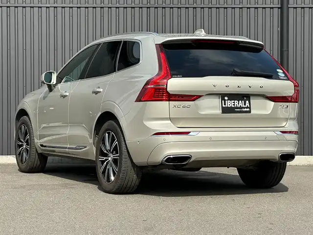 ボルボ ＸＣ６０ T5 AWD インスクリプション 福島県 2018(平30)年 3.3万km ルミナスサンドメタリック harman/kardonサウンド/茶レザーシート/メモリ付パワーシート/全席シートヒーター/シートベンチレーション/ステアリングヒーター/ヘッドアップディスプレイ/純正メモリナビ/CarPlay/360°ビューカメラ/フルセグTV/アダプティブクルーズコントロール/ブラインドスポットモニター/レーンキーピングエイド/パワーバックドア/オートホールド/純正19インチAW/前ドラレコ/LEDオート/取扱説明書/保証書/スペアキー