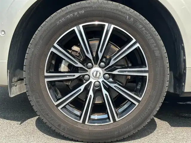ボルボ ＸＣ６０ T5 AWD インスクリプション 福島県 2018(平30)年 3.3万km ルミナスサンドメタリック harman/kardonサウンド/茶レザーシート/メモリ付パワーシート/全席シートヒーター/シートベンチレーション/ステアリングヒーター/ヘッドアップディスプレイ/純正メモリナビ/CarPlay/360°ビューカメラ/フルセグTV/アダプティブクルーズコントロール/ブラインドスポットモニター/レーンキーピングエイド/パワーバックドア/オートホールド/純正19インチAW/前ドラレコ/LEDオート/取扱説明書/保証書/スペアキー