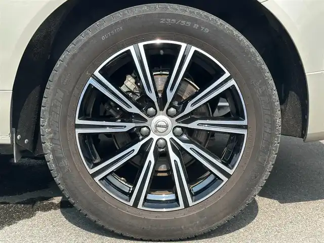 ボルボ ＸＣ６０ T5 AWD インスクリプション 福島県 2018(平30)年 3.3万km ルミナスサンドメタリック harman/kardonサウンド/茶レザーシート/メモリ付パワーシート/全席シートヒーター/シートベンチレーション/ステアリングヒーター/ヘッドアップディスプレイ/純正メモリナビ/CarPlay/360°ビューカメラ/フルセグTV/アダプティブクルーズコントロール/ブラインドスポットモニター/レーンキーピングエイド/パワーバックドア/オートホールド/純正19インチAW/前ドラレコ/LEDオート/取扱説明書/保証書/スペアキー