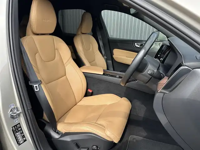 ボルボ ＸＣ６０ T5 AWD インスクリプション 福島県 2018(平30)年 3.3万km ルミナスサンドメタリック harman/kardonサウンド/茶レザーシート/メモリ付パワーシート/全席シートヒーター/シートベンチレーション/ステアリングヒーター/ヘッドアップディスプレイ/純正メモリナビ/CarPlay/360°ビューカメラ/フルセグTV/アダプティブクルーズコントロール/ブラインドスポットモニター/レーンキーピングエイド/パワーバックドア/オートホールド/純正19インチAW/前ドラレコ/LEDオート/取扱説明書/保証書/スペアキー
