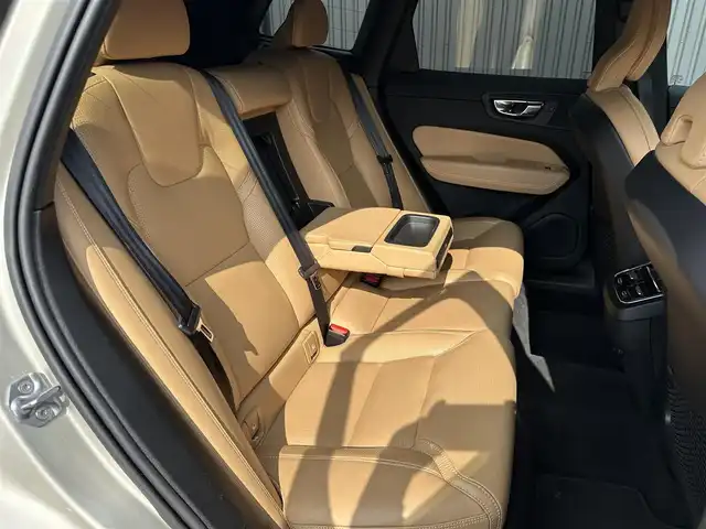ボルボ ＸＣ６０ T5 AWD インスクリプション 福島県 2018(平30)年 3.3万km ルミナスサンドメタリック harman/kardonサウンド/茶レザーシート/メモリ付パワーシート/全席シートヒーター/シートベンチレーション/ステアリングヒーター/ヘッドアップディスプレイ/純正メモリナビ/CarPlay/360°ビューカメラ/フルセグTV/アダプティブクルーズコントロール/ブラインドスポットモニター/レーンキーピングエイド/パワーバックドア/オートホールド/純正19インチAW/前ドラレコ/LEDオート/取扱説明書/保証書/スペアキー