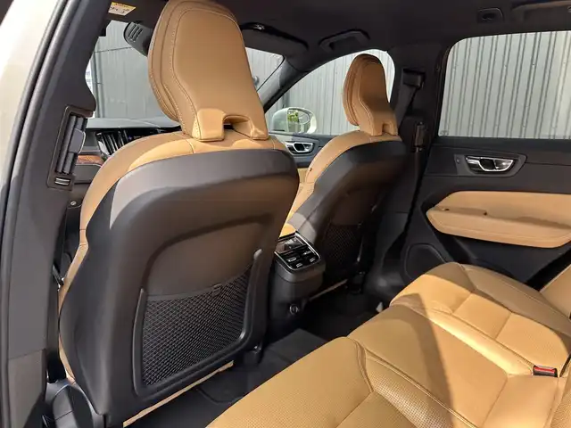 ボルボ ＸＣ６０ T5 AWD インスクリプション 福島県 2018(平30)年 3.3万km ルミナスサンドメタリック harman/kardonサウンド/茶レザーシート/メモリ付パワーシート/全席シートヒーター/シートベンチレーション/ステアリングヒーター/ヘッドアップディスプレイ/純正メモリナビ/CarPlay/360°ビューカメラ/フルセグTV/アダプティブクルーズコントロール/ブラインドスポットモニター/レーンキーピングエイド/パワーバックドア/オートホールド/純正19インチAW/前ドラレコ/LEDオート/取扱説明書/保証書/スペアキー