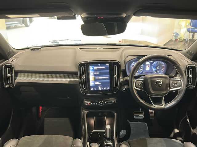 ボルボ ＸＣ４０ B4 AWD Rデザイン 新潟県 2020(令2)年 3.2万km オニキスブラックP 9インチタッチスクリーン式センターディスプレイ/（ナビ/TV/Apple Car Play)/harman/kardonプレミアムサウンド/360°ビューカメラ/アダプティブ・クルーズ・コントロール/パイロット・アシスト/レーン・キーピング・エイド/歩行者・サイクリスト・大型動物検知機能/インターセクション・サポート/被追突時警告機能/クロス・トラフィック・アラート/オンカミング・レーン・ミティゲーション/ステアリング・アシスト付BLIS/レーン・チェンジ・マージ・エイド/ロード・サイン・インフォメーション/ドライバー・アラート・コントロール/パーク・アシスト・パイロット/LEDヘッドライト/Rデザイン19インチ 5 ダブルスポーク アルミホイール/純正ドライブレコーダー前後/純正フロアマット/ETC