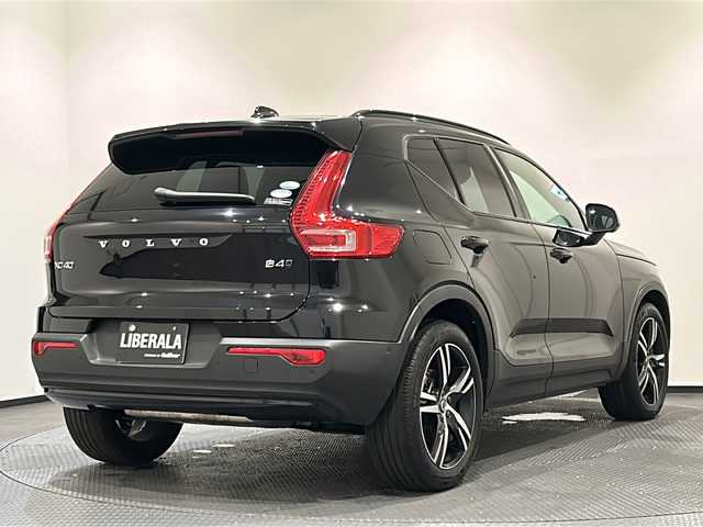 ボルボ ＸＣ４０ B4 AWD Rデザイン 新潟県 2020(令2)年 3.2万km オニキスブラックP 9インチタッチスクリーン式センターディスプレイ/（ナビ/TV/Apple Car Play)/harman/kardonプレミアムサウンド/360°ビューカメラ/アダプティブ・クルーズ・コントロール/パイロット・アシスト/レーン・キーピング・エイド/歩行者・サイクリスト・大型動物検知機能/インターセクション・サポート/被追突時警告機能/クロス・トラフィック・アラート/オンカミング・レーン・ミティゲーション/ステアリング・アシスト付BLIS/レーン・チェンジ・マージ・エイド/ロード・サイン・インフォメーション/ドライバー・アラート・コントロール/パーク・アシスト・パイロット/LEDヘッドライト/Rデザイン19インチ 5 ダブルスポーク アルミホイール/純正ドライブレコーダー前後/純正フロアマット/ETC
