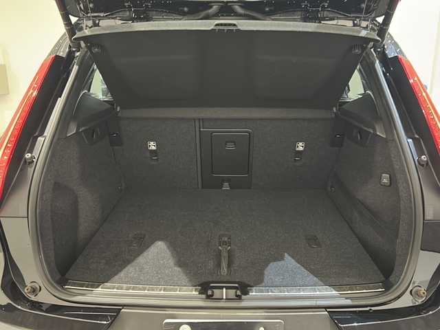 ボルボ ＸＣ４０ B4 AWD Rデザイン 新潟県 2020(令2)年 3.2万km オニキスブラックP 9インチタッチスクリーン式センターディスプレイ/（ナビ/TV/Apple Car Play)/harman/kardonプレミアムサウンド/360°ビューカメラ/アダプティブ・クルーズ・コントロール/パイロット・アシスト/レーン・キーピング・エイド/歩行者・サイクリスト・大型動物検知機能/インターセクション・サポート/被追突時警告機能/クロス・トラフィック・アラート/オンカミング・レーン・ミティゲーション/ステアリング・アシスト付BLIS/レーン・チェンジ・マージ・エイド/ロード・サイン・インフォメーション/ドライバー・アラート・コントロール/パーク・アシスト・パイロット/LEDヘッドライト/Rデザイン19インチ 5 ダブルスポーク アルミホイール/純正ドライブレコーダー前後/純正フロアマット/ETC