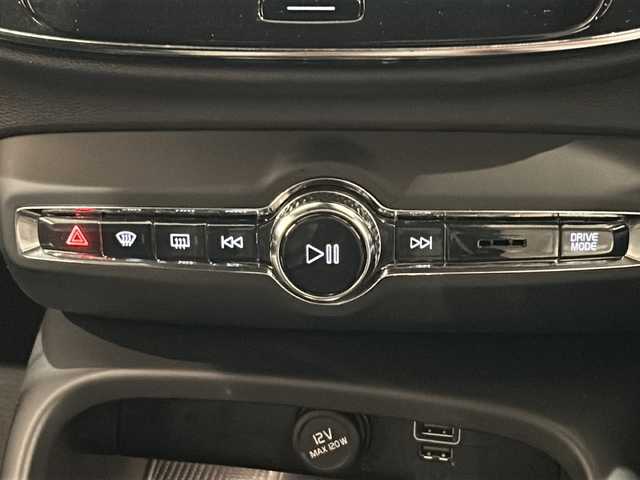 ボルボ ＸＣ４０ B4 AWD Rデザイン 新潟県 2020(令2)年 3.2万km オニキスブラックP 9インチタッチスクリーン式センターディスプレイ/（ナビ/TV/Apple Car Play)/harman/kardonプレミアムサウンド/360°ビューカメラ/アダプティブ・クルーズ・コントロール/パイロット・アシスト/レーン・キーピング・エイド/歩行者・サイクリスト・大型動物検知機能/インターセクション・サポート/被追突時警告機能/クロス・トラフィック・アラート/オンカミング・レーン・ミティゲーション/ステアリング・アシスト付BLIS/レーン・チェンジ・マージ・エイド/ロード・サイン・インフォメーション/ドライバー・アラート・コントロール/パーク・アシスト・パイロット/LEDヘッドライト/Rデザイン19インチ 5 ダブルスポーク アルミホイール/純正ドライブレコーダー前後/純正フロアマット/ETC