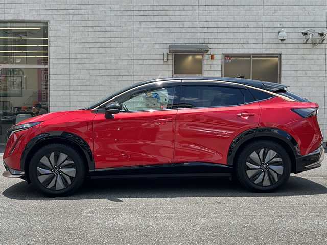 日産 アリア B6 埼玉県 2022(令4)年 4.8万km カーマインレッド 登録時４７３９０ｋｍ/サンルーフ/純正SDナビ/Apple CarPlay/Android Auto/・AM/FM/BT/フルセグTV/360°セーフティーアシスト/プロパイロット/運転支援/車線逸脱防止支援/踏み間違い衝突防止支援/e-Pedal/インテリジェントクルーズコントロール/プロパイロットパーキング/プラグインハイブリット/全方位カメラ/ブラインドスポットモニター/BOSEスピーカー/パーキングブレーキホールド/ハンドル支援/デジタルインナーミラー/前ドライブレコーダー（DH5-S）/革シート/パワーシート（D＋N）/   /メモリーシート（D＋N）/全席シートヒーター/前席エアーシート/電動リアゲート/ステアリングリモコン/SPORTモード/ECOモード/純正19インチAW/プッシュスタート/スマートキー×２/携帯背面充電装置/LEDヘッドライト/フォグランプ/オートライト/オートハイビーム/USB入力端子/革巻きハンドル/電動格納ミラー/ウィンカーミラー/ドアバイザー/純正フロアマット/充電ケーブルあり/ナビ取扱説明書/取扱説明書/保証書