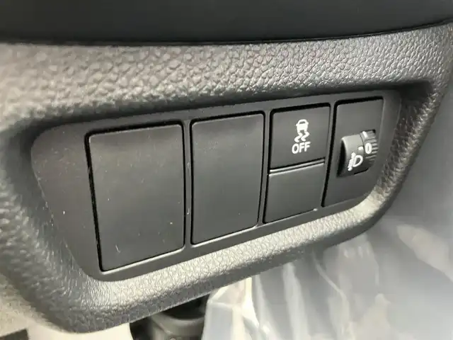 ホンダ ＷＲ－Ｖ X 三重県 2025(令7)年 0.1万km未満 プラチナホワイトパール 未使用車/車検R10年6月22日/走行距離21km/♪ホンダセンシング/・衝突軽減ブレーキ(CMBS)/・踏み間違い衝突軽減システム/・路外逸脱抑制機能/・歩行者事故低減ステアリング/・先行車発進お知らせ機能/・アダプティブクルーズコントロール(ACC)/・車線維持支援システム(LKAS)/♪スマートキー×2/♪プッシュスタート/♪LEDヘッドライト/♪オートライト/♪オートハイビーム/♪ヘッドライトレベライザー/♪ステアリングスイッチ/♪パドルシフト/♪電格ミラー/♪充電用USBポート×2