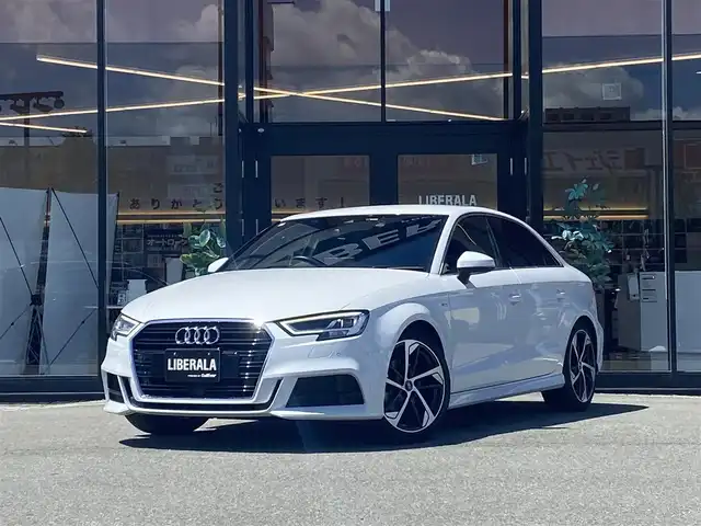 アウディ Ａ３ セダン 30TFSI スポーツ 福岡県 2019(令1)年 3.9万km パール ・アダプティブクルーズコントロール/・純正HDDナビ/USB/Bluetooth/CD/DVD/AUX/・バックカメラ/・ハーフレザーシート/シートヒーター/・社外ドライブレコーダー/・フルセグ/・ETC/・純正18AW/・プッシュスタート/・アイドリングストップ/・スマートキー/・スペアキー/・パワーシート/・レーンキープアシスト/・オートライト/・LEDライト/・保証書/・取扱説明書