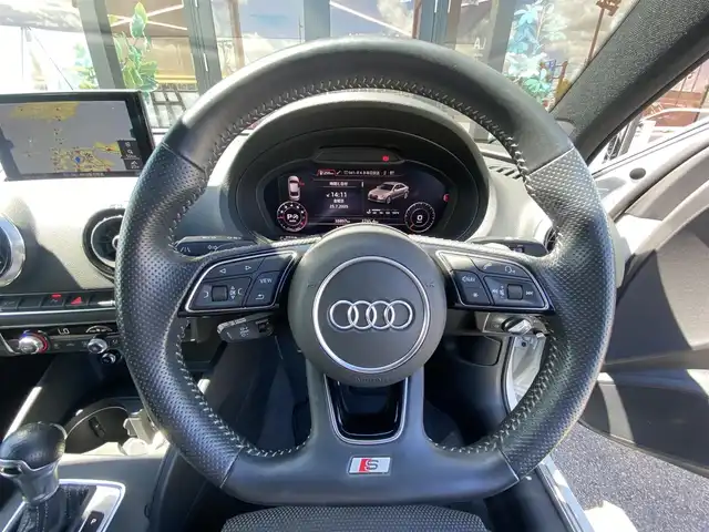 アウディ Ａ３ セダン 30TFSI スポーツ 福岡県 2019(令1)年 3.9万km パール ・アダプティブクルーズコントロール/・純正HDDナビ/USB/Bluetooth/CD/DVD/AUX/・バックカメラ/・ハーフレザーシート/シートヒーター/・社外ドライブレコーダー/・フルセグ/・ETC/・純正18AW/・プッシュスタート/・アイドリングストップ/・スマートキー/・スペアキー/・パワーシート/・レーンキープアシスト/・オートライト/・LEDライト/・保証書/・取扱説明書