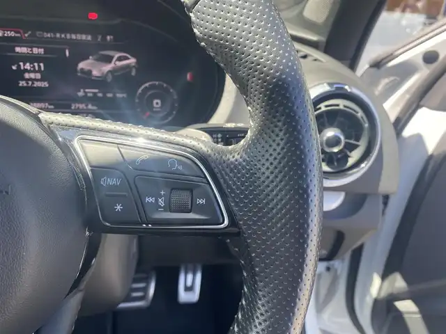 アウディ Ａ３ セダン 30TFSI スポーツ 福岡県 2019(令1)年 3.9万km パール ・アダプティブクルーズコントロール/・純正HDDナビ/USB/Bluetooth/CD/DVD/AUX/・バックカメラ/・ハーフレザーシート/シートヒーター/・社外ドライブレコーダー/・フルセグ/・ETC/・純正18AW/・プッシュスタート/・アイドリングストップ/・スマートキー/・スペアキー/・パワーシート/・レーンキープアシスト/・オートライト/・LEDライト/・保証書/・取扱説明書