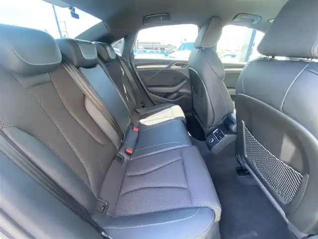 アウディ Ａ３ セダン 30TFSI スポーツ 福岡県 2019(令1)年 3.9万km パール ・アダプティブクルーズコントロール/・純正HDDナビ/USB/Bluetooth/CD/DVD/AUX/・バックカメラ/・ハーフレザーシート/シートヒーター/・社外ドライブレコーダー/・フルセグ/・ETC/・純正18AW/・プッシュスタート/・アイドリングストップ/・スマートキー/・スペアキー/・パワーシート/・レーンキープアシスト/・オートライト/・LEDライト/・保証書/・取扱説明書