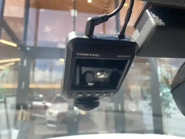 アウディ Ａ３ セダン 30TFSI スポーツ 福岡県 2019(令1)年 3.9万km パール ・アダプティブクルーズコントロール/・純正HDDナビ/USB/Bluetooth/CD/DVD/AUX/・バックカメラ/・ハーフレザーシート/シートヒーター/・社外ドライブレコーダー/・フルセグ/・ETC/・純正18AW/・プッシュスタート/・アイドリングストップ/・スマートキー/・スペアキー/・パワーシート/・レーンキープアシスト/・オートライト/・LEDライト/・保証書/・取扱説明書