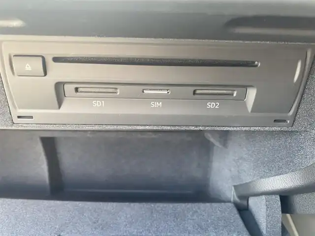 アウディ Ａ３ セダン 30TFSI スポーツ 福岡県 2019(令1)年 3.9万km パール ・アダプティブクルーズコントロール/・純正HDDナビ/USB/Bluetooth/CD/DVD/AUX/・バックカメラ/・ハーフレザーシート/シートヒーター/・社外ドライブレコーダー/・フルセグ/・ETC/・純正18AW/・プッシュスタート/・アイドリングストップ/・スマートキー/・スペアキー/・パワーシート/・レーンキープアシスト/・オートライト/・LEDライト/・保証書/・取扱説明書