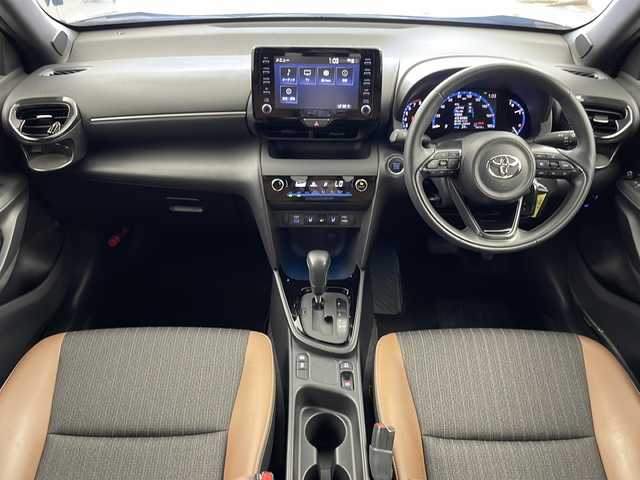 トヨタ ヤリスクロス Z アドベンチャー 大阪府 2023(令5)年 1.7万km ブラックマイカ トヨタセーフティセンス/プリクラッシュセーフティ/レーントレーシングアシスト/オートハイビーム/リアクロストラフィックアラート/パーキングサポートブレーキ/クリアランスソナー/ロードサインアシスト/レーダークルーズコントロール/純正8インチディスプレイ/フルセグTV/Bluetooth/USB/バックカメラ/ETC/社外デジタルミラー（前後ドラレコ）/ハーフレザーシート/シートヒーター（運転席/助手席）/パワーシート（運転席）/革巻きステアリング/ステアリングスイッチ/ステアリングヒーター/プッシュスタート/スマートキー/スペアキー/フロアマット/LEDヘッドライト/ルーフレール
