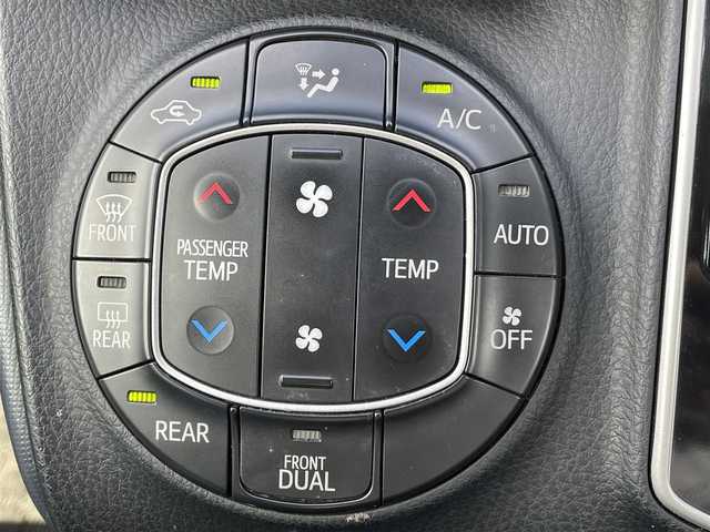 トヨタ ノア X 岡山県 2014(平26)年 9.9万km ホワイトパールクリスタルシャイン 純正9インチナビ　NSZT-Y62G/フルセグTV、CD、DVD、BT、AM、FM/バックカメラ/ETC/両側パワースライドドア/リアロールサンシェード