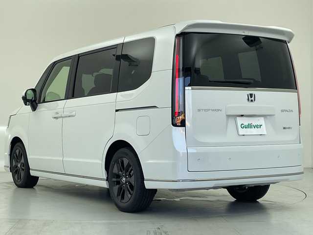 ホンダ ステップワゴン スパーダ eHEV 愛知県 2025(令7)年 0.1千km プラチナホワイトパール 登録済未使用車/純正１１インチナビ/・フルセグ/・Ｂｌｕｅｔｏｏｔｈ/・ＤＶＤ/・ＣＤ/・FM/AM/・AppleCarPlay/・AndroidAuto/両側パワースライドドア/バックカメラ/アダプティブクルーズコントロール/ホンダセンシング/衝突軽減ブレーキ/前後誤発進抑制機能/車線逸脱抑制機能/トラフィックジャムアシスト/車線維持支援システム/先行車発進お知らせ機能/オートマチックハイビーム/標識認識機能/コーナーセンサー/電動リアゲート/オットマン/パドルシフト/LEDヘッドライト/カーテンエアバック