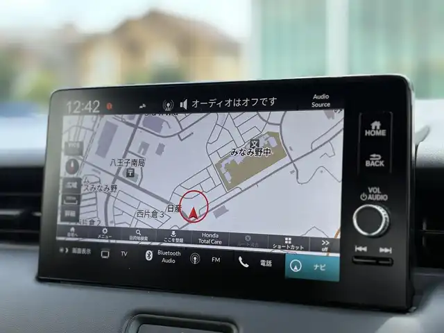 ホンダ ヴェゼル ハイブリッド e:HEV Z 東京都 2025(令7)年 0.1千km クリスタルブラックパール 【登録済未使用車】/９インチホンダコネクトナビ/・フルセグTV/・Bluetooth/・HDMI/・AppleCarPlay/・AndroidAuto/バックカメラ/ETC2.0/ワイヤレス充電器/Honda SENSING/・衝突軽減ブレーキ(CMBS)/・誤発進抑制機能/・標識認識機能/・路外逸脱抑制機能/・車線維持支援システム(LKAS)/・先行車発進お知らせ機能/・アダプティブクルーズコントロール/・ブラインドスポットインフォメーション/電子パーキングブレーキ/オートホールド/ヒルディセントコントロール/ハーフレザーシート/シートヒーター/ステアリングヒーター/パワーバックドア/18インチ純正アルミホイール/スペアキー×１本