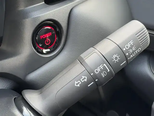 ホンダ ヴェゼル ハイブリッド e:HEV Z 東京都 2025(令7)年 0.1千km クリスタルブラックパール 【登録済未使用車】/９インチホンダコネクトナビ/・フルセグTV/・Bluetooth/・HDMI/・AppleCarPlay/・AndroidAuto/バックカメラ/ETC2.0/ワイヤレス充電器/Honda SENSING/・衝突軽減ブレーキ(CMBS)/・誤発進抑制機能/・標識認識機能/・路外逸脱抑制機能/・車線維持支援システム(LKAS)/・先行車発進お知らせ機能/・アダプティブクルーズコントロール/・ブラインドスポットインフォメーション/電子パーキングブレーキ/オートホールド/ヒルディセントコントロール/ハーフレザーシート/シートヒーター/ステアリングヒーター/パワーバックドア/18インチ純正アルミホイール/スペアキー×１本