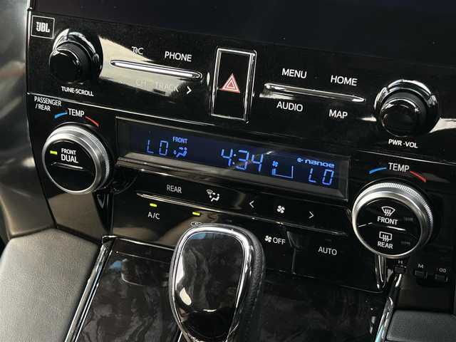 トヨタ アルファード S Cパッケージ 福岡県 2020(令2)年 5.7万km ホワイトパールクリスタルシャイン モデリスタエアロツインムーンルーフ純正ナビゲーション（CD/DVD/フルセグ/BT)純正フリップダウンモニターアラウンドビューモニター両側パワースライドドアトヨタセーフティセンスレーンキープアシストオートマチックハイビームJBLプレミアムサウンドデジタルインナーミラー前後ドライブレコーダー前席シートヒーター前席パワーシートハンドルヒーターパワーバックドアLEDヘッドライト/オートライト純正AWETC