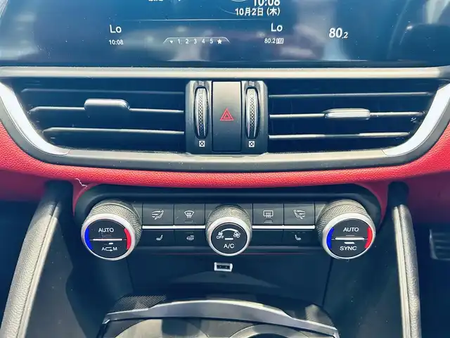 アルファロメオ ジュリア ヴェローチェ 大阪府 2019(令1)年 3.3万km 白 ACC/純正ディスプレイオーディオ/applecarplay/バックカメラ/純正18インチAW/HIDヘッドライト/ブラインドスポット/ハーマンカードン/赤革/パワーシート/Dシートメモリ/シートヒーター/ステアリングヒーター/パドルシフト/クリアランスソナー/ETC/ドラレコ