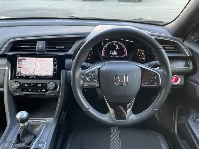 ホンダ シビック ハッチバック 熊本県 2020(令2)年 5.2万km クリスタルブラックパール ワンオーナー/ホンダセンシング/プッシュスタート/純正ナビ/（CD・DVD・フルセグTV・BTオーディオ・SD）/バックカメラ/ビルトインETC/純正前後ドライブレコーダー/純正18インチAW/レーダークルーズ/ハーフレザーシート/前席シートヒーター/LEDヘッドライト/オートライト/フォグライト/横滑り防止装置/ウィンカーミラー/純正フロアマット/純正ドアバイザー/新車保証書/取扱説明書