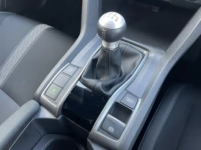 ホンダ シビック ハッチバック 熊本県 2020(令2)年 5.2万km クリスタルブラックパール ワンオーナー/ホンダセンシング/プッシュスタート/純正ナビ/（CD・DVD・フルセグTV・BTオーディオ・SD）/バックカメラ/ビルトインETC/純正前後ドライブレコーダー/純正18インチAW/レーダークルーズ/ハーフレザーシート/前席シートヒーター/LEDヘッドライト/オートライト/フォグライト/横滑り防止装置/ウィンカーミラー/純正フロアマット/純正ドアバイザー/新車保証書/取扱説明書