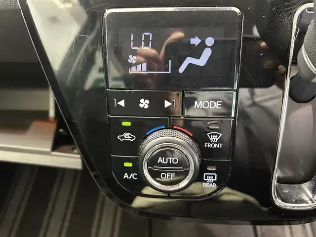 ダイハツ キャスト アクティバ GターボプライムコレSAⅢ 鹿児島県 2017(平29)年 6万km オフビートカーキM 純正ナビ/(フルセグTV/Bluetooth/DVD/CD)　/スマートアシスト/　・衝突回避支援ブレーキ/　・車線逸脱警報/　・誤発進抑制機能/　・ふらつき警報/　・オートマチックハイビーム　　　/ルーフレール/ルーフキャリア/前席シートヒーター/ドライブレコーダー　/ETC/電動格納ミラー/コーナーセンサー/純正アルミ/純正フロアマット/フロントフォグランプ/スマートキー/プッシュスタート