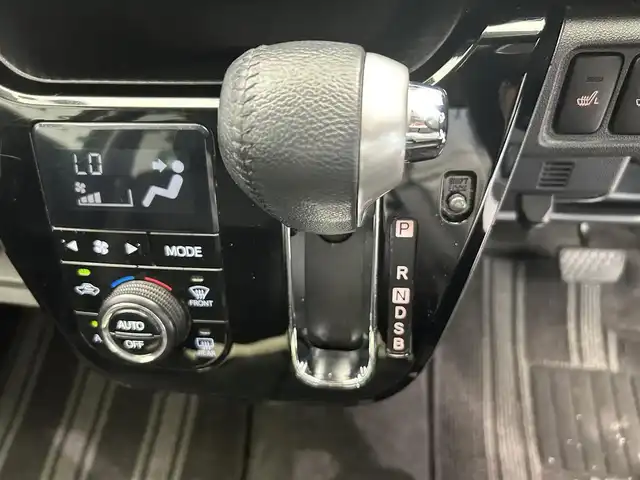 ダイハツ キャスト アクティバ GターボプライムコレSAⅢ 鹿児島県 2017(平29)年 6万km オフビートカーキM 純正ナビ/(フルセグTV/Bluetooth/DVD/CD)　/スマートアシスト/　・衝突回避支援ブレーキ/　・車線逸脱警報/　・誤発進抑制機能/　・ふらつき警報/　・オートマチックハイビーム　　　/ルーフレール/ルーフキャリア/前席シートヒーター/ドライブレコーダー　/ETC/電動格納ミラー/コーナーセンサー/純正アルミ/純正フロアマット/フロントフォグランプ/スマートキー/プッシュスタート