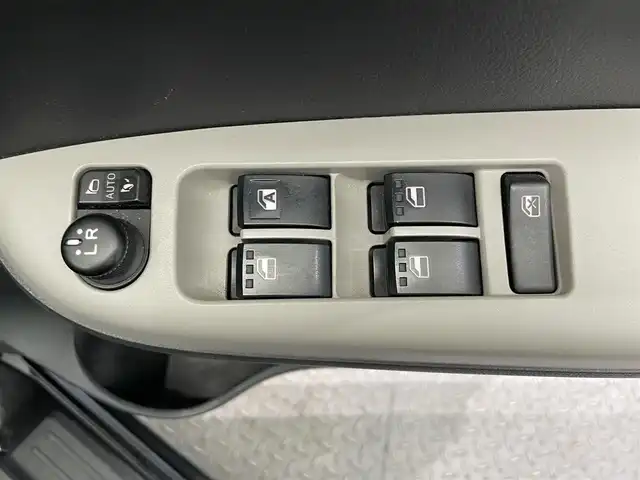 トヨタ パッソ モーダ　S 鹿児島県 2016(平28)年 8.1万km ブラックマイカメタリック ナビ/(ワンセグTV/Bluetooth/DVD/CD)/バックカメラ/衝突軽減ブレーキ/横滑り防止/レーンアシスト/ベンチシート/ETC/LEDヘッドライト/純正フロアマット/電動格納ミラー/アイドリングストップ/プッシュスタート/スマートキー