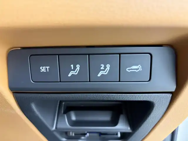 マツダ ＣＸ－６０ XD HV プレミアムスポーツ 愛知県 2023(令5)年 1.3万km プラチナクォーツメタリック パノラマルーフ/BOSEサウンドシステム/メーカー純正12.3インチナビ/フルセグTV/Bluetooth/HDMI/USB/AppleCarPlay/360°ビューモニター/ビルトインETC/ミラー型ドライブレコーダー/ワイヤレス充電/全席シートヒーター/前席エアシート/ステアリングヒーター/前席パワーシート（D席メモリ付）/ブラウンハーフレザーシート/衝突軽減ブレーキ/ブラインドスポットモニタリング/車線逸脱警報/レーンキープアシスト/誤発進抑制（前後）/パーキングセンサー/アダプティブクルーズコントロール/パドルシフト/パワーバックドア/純正20インチブラックアルミホイール/LEDヘッドライト/ヘッドアップディスプレイ