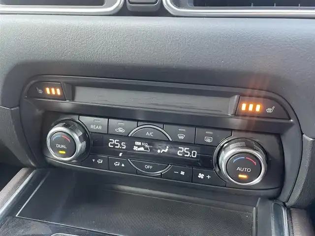 マツダ ＣＸ－８ XD プロアクティブ 埼玉県 2018(平30)年 3.7万km スノーフレイクホワイトパールマイカ /ワンオーナー//純正メモリナビ//フルセグTV//サイド&バックカメラ//CD/DVD/Bluetooth//アダプティブクルーズコントロール//運転席パワーシート//前2席シートヒーター//ETC2.0//スマートキーx2//LEDヘッドライト//ステアリングヒーター//衝突軽減ブレーキ//車線逸脱警報//ブラインドスポットモニタ//ヘッドアップディスプレイ//W.サイド.カーテンエアバッグ//ABS//横滑り防止装置//クリアランスソナー//i-stop//オートライト//プライバシーガラス//純正19インチAW//新車時保証書//取扱説明書//ナビ取説