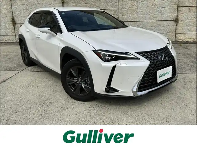 レクサス ＵＸ 300h バージョンC 長崎県 2024(令6)年 2.5万km ソニッククォーツ ワンオーナー/純正ナビ/（Bluetooth/フルセグ）/バック・サイド・フロントカメラ/衝突軽減システム/レーンアシスト/ブラインドスポットモニター/レーダークルーズ/ETC2.0/パワーバックドア/レザーシート/パワーシート/シートヒーター/ハンドルヒーター/パドルシフト/ハンドル電動チルト/純正17インチAW